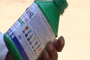 Thi thể 1 cô gái nằm cạnh chai thuốc diệt cỏ trên đồi thông