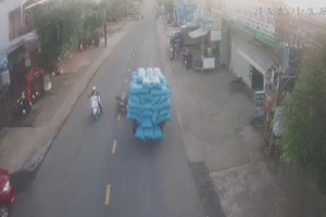 1 người đàn ông bị xe máy cày cán tử vong