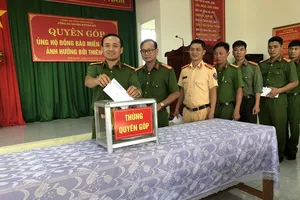 Hơn 600 triệu đồng ủng hộ người dân miền Trung bị lũ lụt