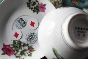 Bắt nhóm đánh bạc trong phòng trọ lúc nửa đêm