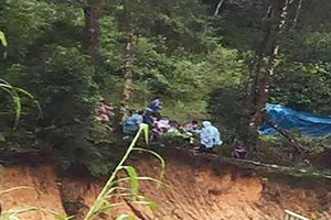 Lũ cuốn 2 du khách mất tích ở Lâm Đồng