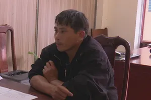 Không chấp hành đo nồng độ cồn, còn đánh công an