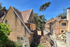 Sập máng hứng nước mưa tại nhà cổ ở Đà Lạt, 2 người tử vong