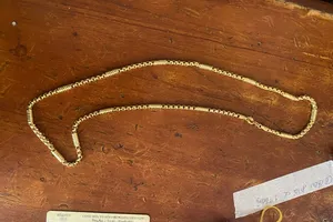 Mua vàng giả trên mạng về đi cầm cố thì bị bắt