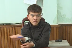 Nguyễn Khắc Nam tại cơ quan điều tra. Ảnh: AĐ