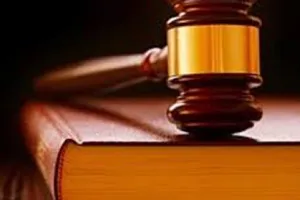 1 người nghi bị tâm thần tấn công 2 cảnh sát