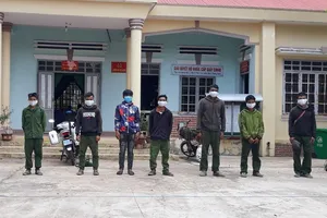 Cách ly nhóm người nhập cảnh trái phép chở gỗ lậu