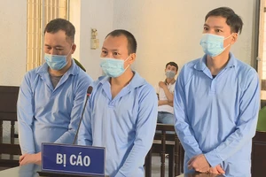 Quen nhau trong tù, rủ nhau trộm gần 400 điện thoại di động