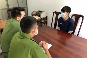 Bị bắt vì đánh, đổ xăng dọa đốt người yêu