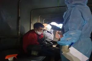 Bắt giữ 2 người vượt hàng loạt chốt, chống người thi hành công vụ