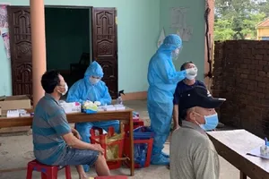 Không khai báo y tế, bí thư xã bị tạm đình chỉ chức vụ