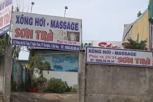 Bắt quả tang 2 cặp mua bán dâm tại cơ sở massage