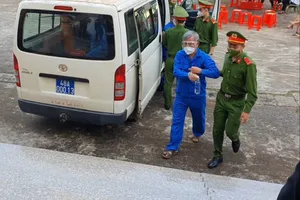 Vắng mặt một số bị cáo tại phiên xử trùm xăng giả Trịnh Sướng