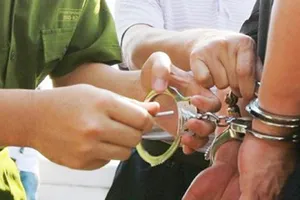 1 nhân viên y tế chiếm đoạt tiền từ thiện của bệnh nhân