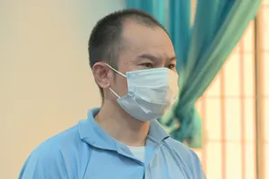 Làm giả 10 giấy đăng ký xe ô tô, lừa gần 5 tỉ đồng