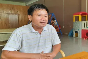 Người cha tìm con trai bị mẹ ruột khai tử dù cháu bé vẫn đang sống