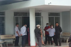 Gia đình của bé bị mẹ khai tử khi còn sống nhờ phường tìm con