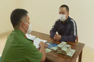 Khởi tố nhân tình của chuyên gia lừa đảo hack Facebook