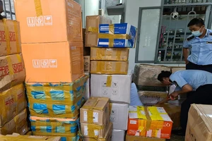 Mua mỹ phẩm trôi nổi rồi lên Facebook rao bán