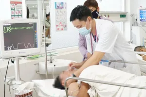 3 người ngộ độc nghi do ăn ấu trùng ve sầu