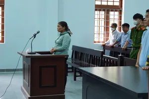 Vụ rắn hổ trâu hay hổ chúa: Luật sư đề nghị triệu tập giám định viên, tòa hoãn xử