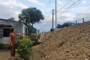 Tiếp tục kiến nghị Bộ GTVT giải quyết tình trạng mặt đường cao hơn nhà dân