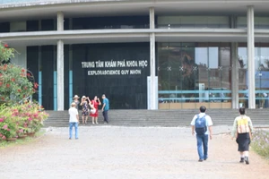 Mới sử dụng 1 năm, tòa nhà gần 200 tỉ đã phải sửa chữa 