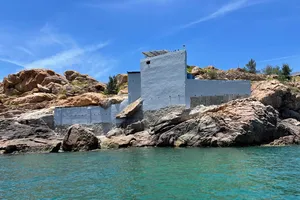 Khu nhà yến xây dựng trái phép trên đảo Hòn Rớ