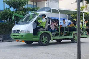 Sở GTVT Bình Định nói về tình trạng ô tô cũ độ chế chở khách du lịch