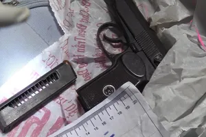 Khám xét ma túy 'lộ' ra súng K59, đạn, roi điện 