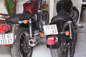 Xử lý người nhập lậu nhiều mô tô khủng ở Bình Dương