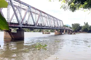 Cầu sắt Phú Long hơn 100 tuổi sẽ được tháo dỡ vào ngày mai 