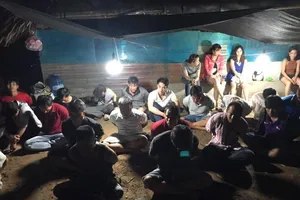 Đột kích ổ bạc giữa vườn tràm ở Bình Dương