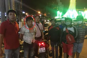 Hiệp sĩ bắt nóng tên trộm đang mang xe bán sang Campuchia