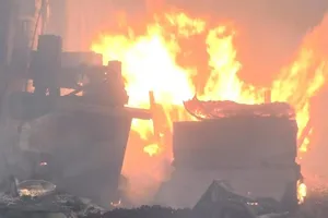 Cháy dữ dội công ty gỗ ở Bình Dương 