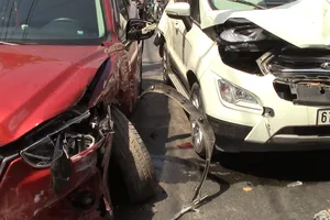 Tai nạn liên hoàn, nhiều người hoảng loạn kêu cứu