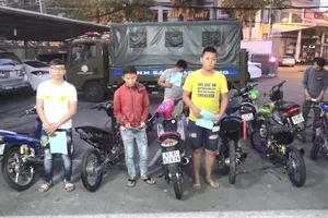 Quái xế ở Bình Dương thấy công an bỏ xe, chạy bộ