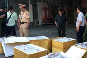 Hàng trăm con mèo ướp lạnh trong xe khách tại Bình Dương