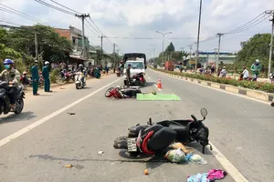 Bình Dương: Tai nạn liên hoàn 4 người thương vong
