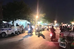 Phát hiện con trai treo cổ giữa nhà, người mẹ chết ngất