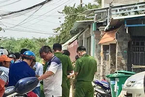 Thi thể nam thanh niên đang phân hủy trong phòng trọ