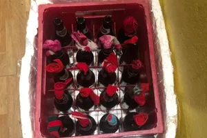 Quán karaoke ở Bình Dương chứa bom xăng, mã tấu và ma túy 