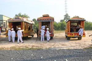 Nhiều người đến đưa tiễn 3 nạn nhân vụ thảm sát ở Bình Dương