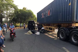 Một tài xế chết thảm dưới bánh container ở Bình Dương