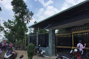 Chồng đổ xăng lên người và vợ rồi châm lửa