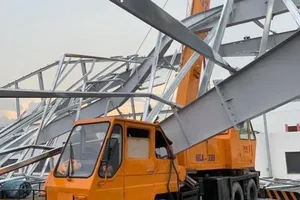 Bình Dương: Nhà xưởng bằng thép đổ sập, 4 người thương vong