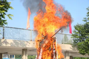 Bình Dương: Đốt hình nộm để kêu gọi tránh xa ma túy