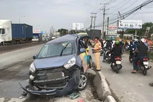 Tai nạn liên hoàn nhiều người may mắn thoát chết