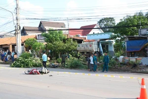 Xe ben tông chết người, lao vào nhà dân ở Bình Dương