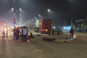 2 vợ chồng trẻ chết thảm dưới bánh xe container ở Bình Dương